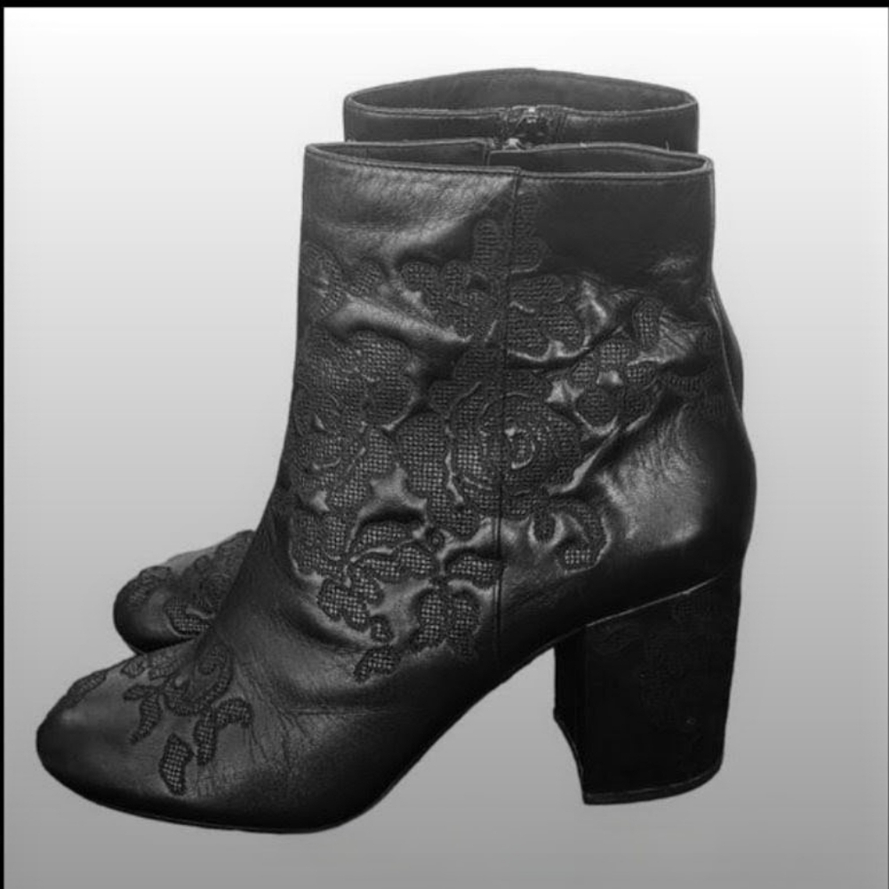 👢 Michael Kors VTG Leather Embossed Floral Side Zip Boots /Ankle Booties Black - Picture 5 of 10